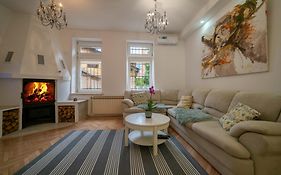 Four Seasons Apartments